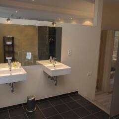 Отель Sweet Inn Apartments - Rue De L'ecuyer Бельгия, Брюссель - отзывы, цены и фото номеров - забронировать отель Sweet Inn Apartments - Rue De L'ecuyer онлайн ванная фото 2