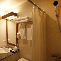 Отель Orchid Resortel Пхукет ванная