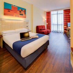 Отель Holiday Inn Express Parma Парма комната для гостей фото 4
