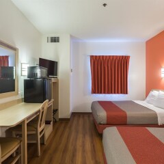 Отель Motel 6 Dale комната для гостей