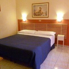 Hotel Pensione Romeo Бари сейф в номере