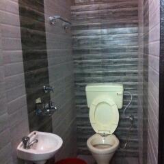Hotel Bajrang ванная