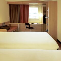 Отель ibis Lille Centre Gares сейф в номере