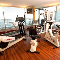 Отель Courtyard by Marriott Düsseldorf Hafen фитнесс-зал