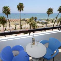 Отель Les Palmiers Beach Hotel Кипр, Ларнака - 4 отзыва об отеле, цены и фото номеров - забронировать отель Les Palmiers Beach Hotel онлайн балкон