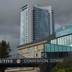 Отель Executive Hotel & Conference Center, Burnaby Канада, Бурнаби - отзывы, цены и фото номеров - забронировать отель Executive Hotel & Conference Center, Burnaby онлайн вид на фасад