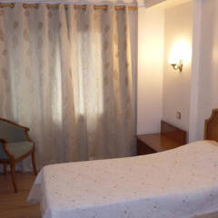 Hotel Senorial сейф в номере