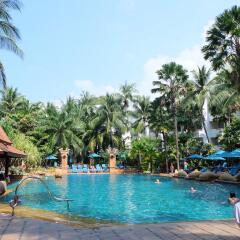 Отель Avani Pattaya Resort Таиланд, Паттайя - 6 отзывов об отеле, цены и фото номеров - забронировать отель Avani Pattaya Resort онлайн бассейн фото 2
