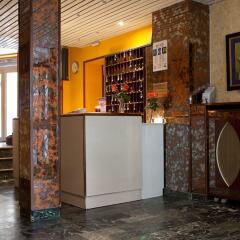 Est Hotel интерьер отеля