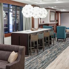 Отель Hampton Inn Gateway Arch Downtown гостиничный бар