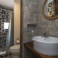 Отель Selina Cancun Downtown Мексика, Канкун - отзывы, цены и фото номеров - забронировать отель Selina Cancun Downtown онлайн ванная