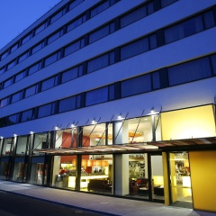 Отель Holiday Inn Munich - Leuchtenbergring Германия, Мюнхен - 3 отзыва об отеле, цены и фото номеров - забронировать отель Holiday Inn Munich - Leuchtenbergring онлайн вид на фасад