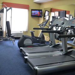 Holiday Inn Express Hotel & Suites Hinton фитнесс-зал