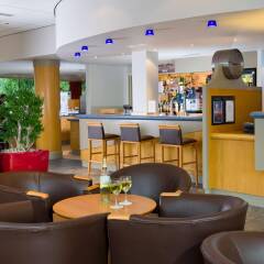 Отель Holiday Inn Express Bath гостиничный бар