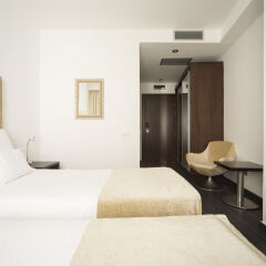 Отель Astoria Hotel Budva - Montenegro Черногория, Будва - отзывы, цены и фото номеров - забронировать отель Astoria Hotel Budva - Montenegro онлайн удобства в номере