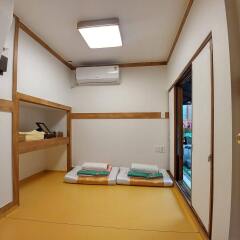 Отель Sophia Guesthouse Южная Корея, Сеул - отзывы, цены и фото номеров - забронировать отель Sophia Guesthouse онлайн сейф в номере