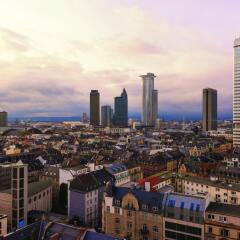 Отель Adina Apartment Hotel Frankfurt Neue Oper Германия, Франкфурт-на-Майне - 1 отзыв об отеле, цены и фото номеров - забронировать отель Adina Apartment Hotel Frankfurt Neue Oper онлайн балкон