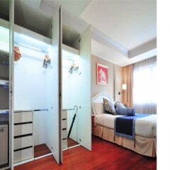 Отель Centre Point Sukhumvit 10 сейф в номере