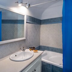 Отель Pegasus Suites & Spa Остров Санторини ванная фото 2
