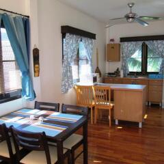 Отель Rom-Yen Guest House Камала Бич в номере