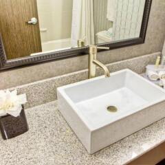 Holiday Inn Express Hotel & Suites Columbus - Polaris Parkway Колумбус ванная фото 2