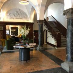 Ascot Hotel