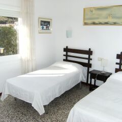 Отель Apartamentos Flomar Испания, Л’Эстартит - отзывы, цены и фото номеров - забронировать отель Apartamentos Flomar онлайн комната для гостей