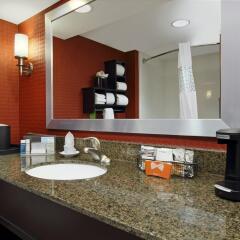 Отель Hampton Inn Columbus-International Airport США, Колумбус - отзывы, цены и фото номеров - забронировать отель Hampton Inn Columbus-International Airport онлайн ванная