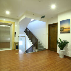 West Lake Home Hotel & Spa бассейн