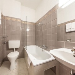 Отель Novum Hotel Cristall Wien Messe Австрия, Вена - 12 отзывов об отеле, цены и фото номеров - забронировать отель Novum Hotel Cristall Wien Messe онлайн ванная фото 2