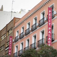 Отель Petit Palace Tres Cruces фото 2