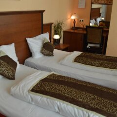 City Hotel West удобства в номере