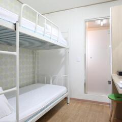 Отель K-POP GUESTHOUSE Seoul Station комната для гостей