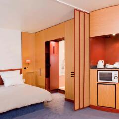 Hotel Novotel Suites Wien City Donau 3* Люкс с двуспальной кроватью фото 2
