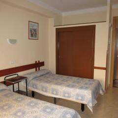 Отель Hostal Guillot Торремолинос комната для гостей фото 2