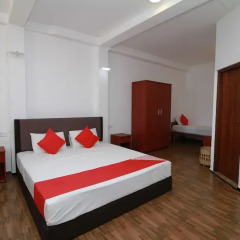 OYO 246 Roy Villa Beach Hotel Галле фото 21