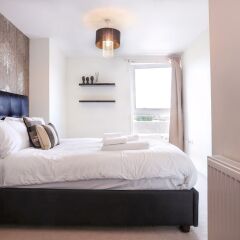 Отель Greenwich Two Bed Flat, with Pool &Parking комната для гостей фото 2