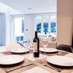 Апартаменты Homely and Chic 2 Bed Apartment Лондон в номере