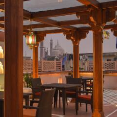 Отель WelcomHeritage Haveli Dharampura гостиничный бар