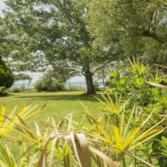 Отель Greenlea Beachfront Villa Spathies спортивное сооружение