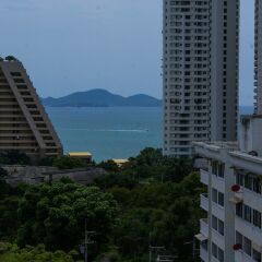 Отель City Garden Tropicana Condo Паттайя пляж