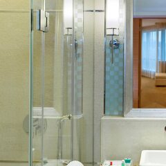 Отель Four Points by Sheraton Shenzhen Китай, Шэньчжэнь - отзывы, цены и фото номеров - забронировать отель Four Points by Sheraton Shenzhen онлайн ванная фото 2