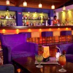 Отель Yellow Alvor Garden - All Inclusive гостиничный бар