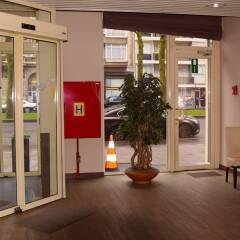 Отель Ambassador Suites Антверпен банкомат