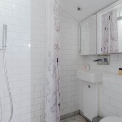 Отель Stunning 3 Bedrooms Apartment on Portobello Road Великобритания, Лондон - отзывы, цены и фото номеров - забронировать отель Stunning 3 Bedrooms Apartment on Portobello Road онлайн ванная фото 2
