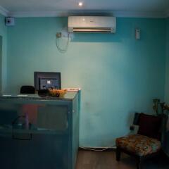 Отель Precinct Comfort Services, Yaba интерьер отеля фото 3