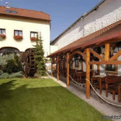 Hotel Selsky Dvur - Bohemian Village Courtyard фото 4