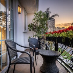 Beverly Hills Plaza Hotel балкон
