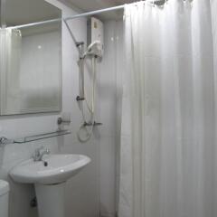 Отель Pool Villa @ Donmueang Таиланд, Бангкок - отзывы, цены и фото номеров - забронировать отель Pool Villa @ Donmueang онлайн ванная