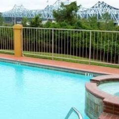 Отель Days Inn & Suites by Wyndham Vicksburg балкон